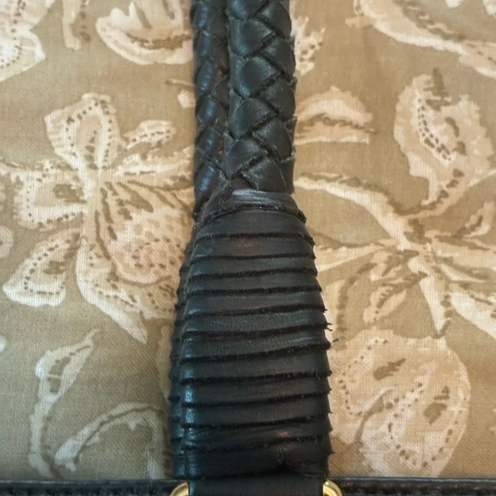 “margot” Elegant Black Leather Tote Bag - Picture 6 of 10